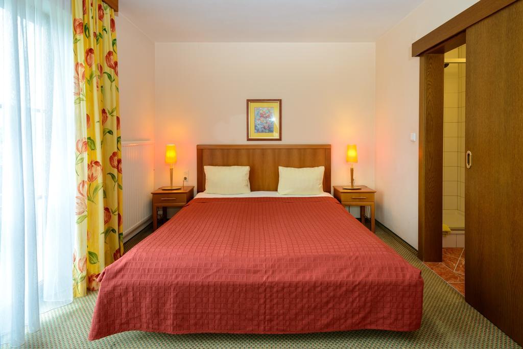 Hotel-Pension Schwaighofen Eugendorf Zimmer foto